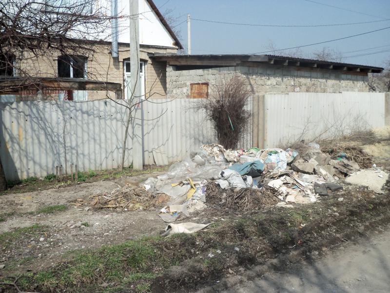 Двести тысяч гривен за три месяца. Именно столько задолжали за вывоз...